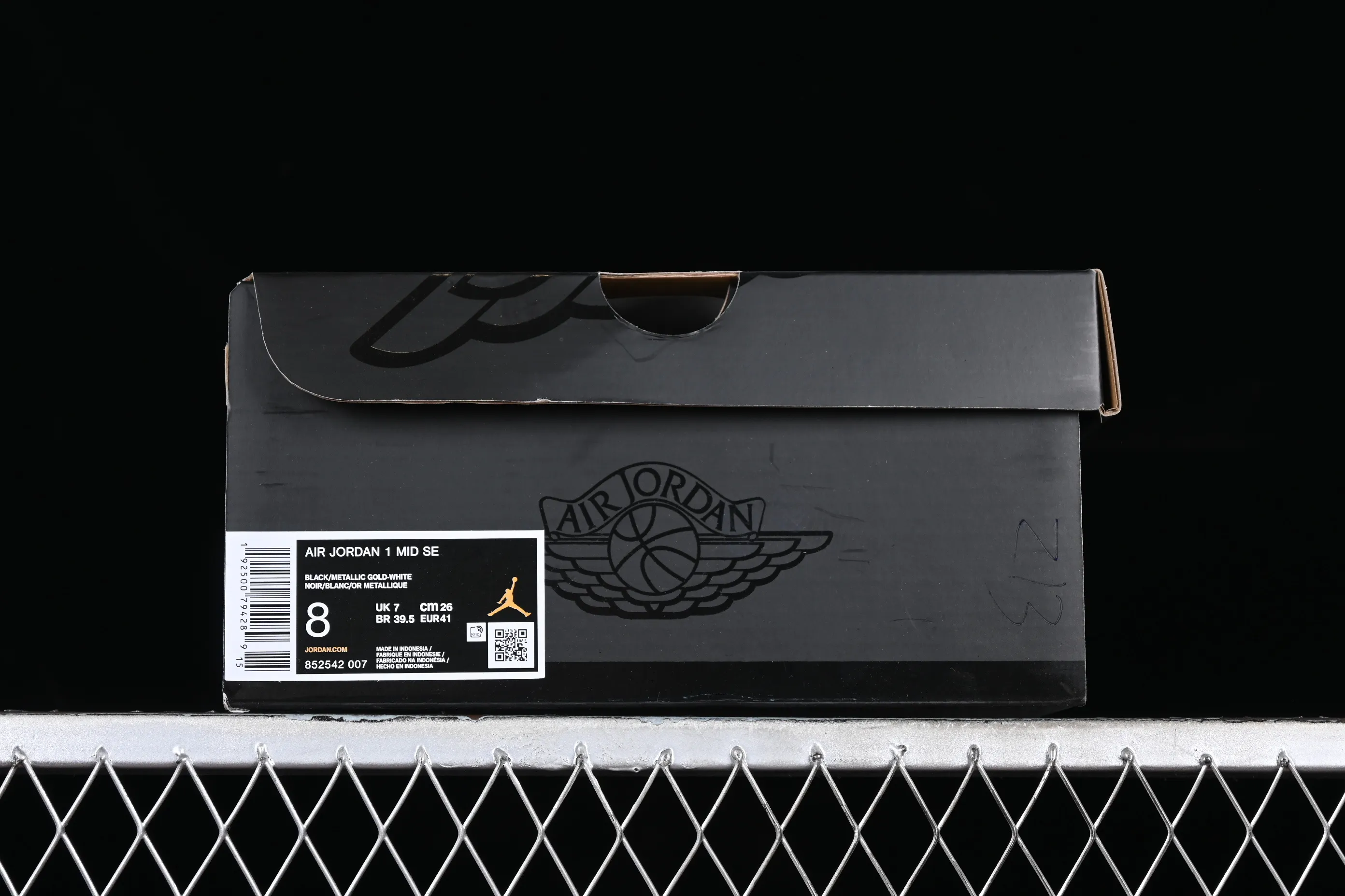 All categories Air Jordan Jordan series basketball shoes Air Jordan 1 Mid Air Jordan 1 Mid SE AJ1 Joe 1 small black gold patent leather mid-top basketball shoes 852542-007